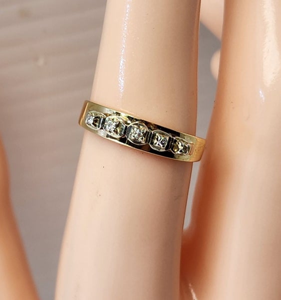 5 Diamond Yellow Gold Ring Carousel 7