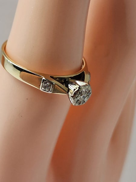 9ct Yellow Gold & Diamond Solitaire Ring Carousel 6