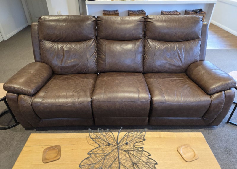 ??Near New Lounge Suite??62932732487682112