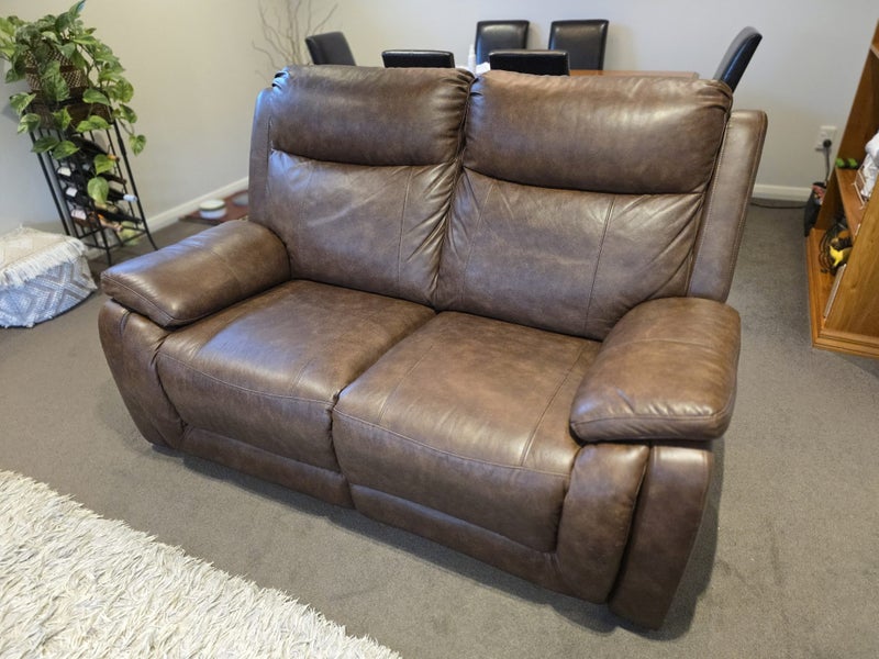 ??Near New Lounge Suite??62932732487682111