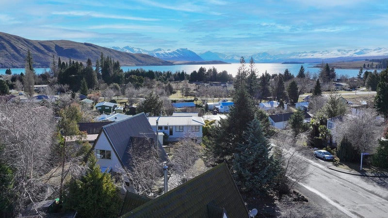 Image 2 of 32