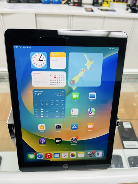 Apple iPad 6th Gen 128Gb Wi-Fi Good Condition Carousel 1
