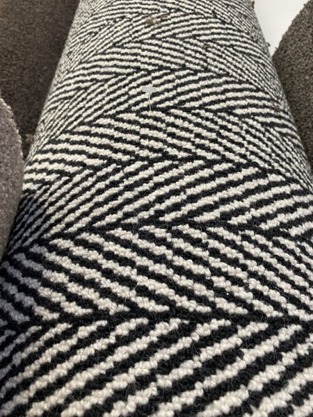 Auction 503, 6.10 x 3.65 metres, Woolen, loop pile carpet Carousel 2