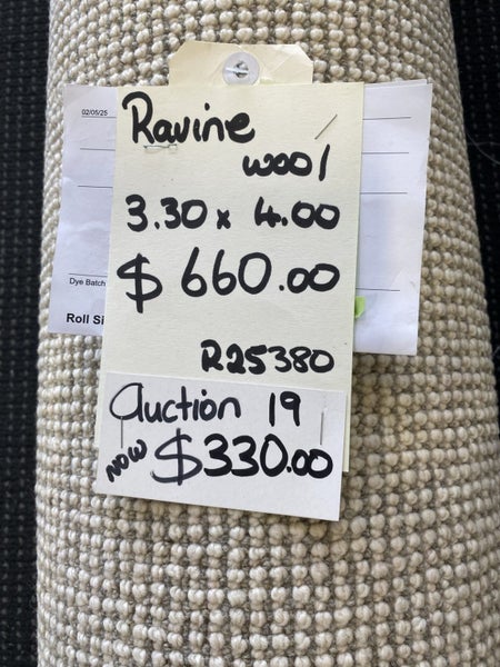 Auction 19, 3.30 x 4.00 metres, Woolen, loop pile carpet Carousel 1