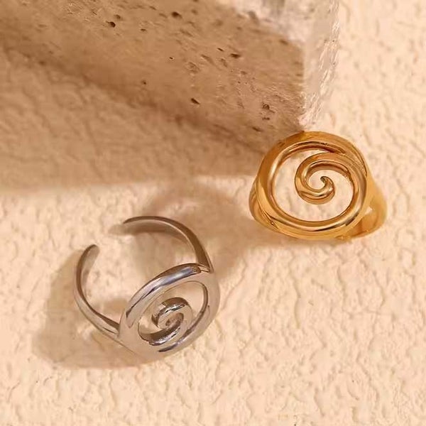 Adjustable Koru Ring "Porohita" (Gold) Carousel 5