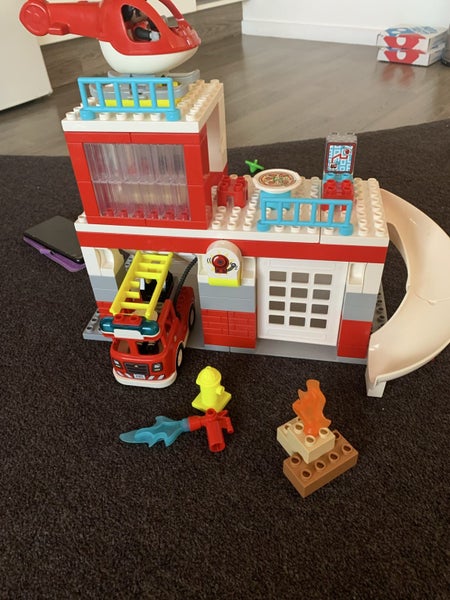 Duplo fire station 10970 Carousel 1