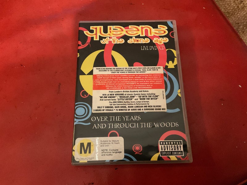 Queens Of The Stone Age - Over The Years And Through The Woods (DVD / CD) Carousel 1