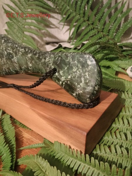 "INCREDIBLE" (NZ POUNAMU) (JADE) HUGE 50cm PATU/MERE E.T.S Jewellery $1 Reserve62932733726721113