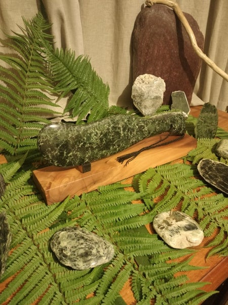 "INCREDIBLE" (NZ POUNAMU) (JADE) HUGE 50cm PATU/MERE E.T.S Jewellery $1 Reserve Carousel 1