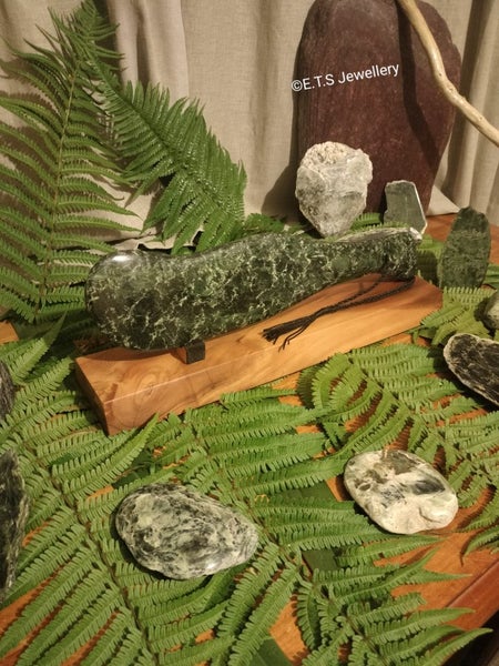 "INCREDIBLE" (NZ POUNAMU) (JADE) HUGE 50cm PATU/MERE E.T.S Jewellery $1 Reserve Carousel 17