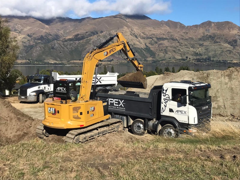 2022 CAT 310 with Trimble 2D629327335992331126