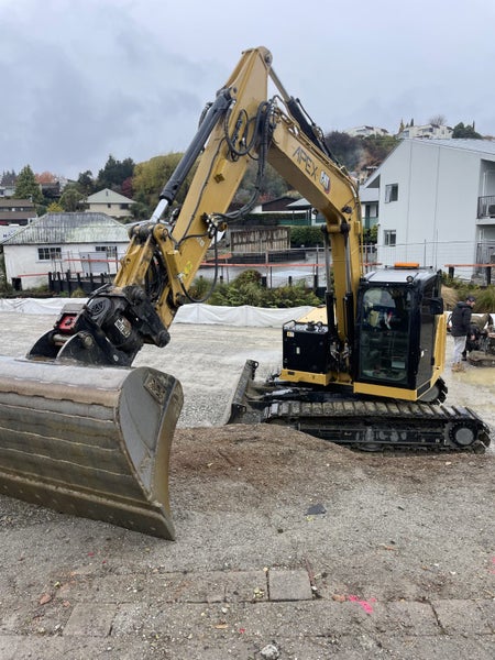 2022 CAT 310 with Trimble 2D62932733599233111