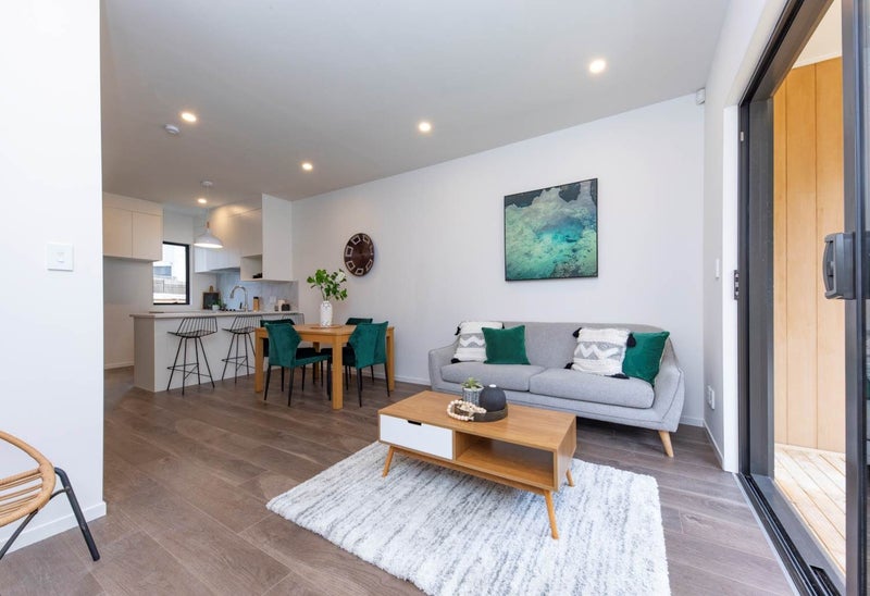 12mm Classic Oak Light Brown $35/m2incl gst & underlay - Laminate flooring Carousel 2