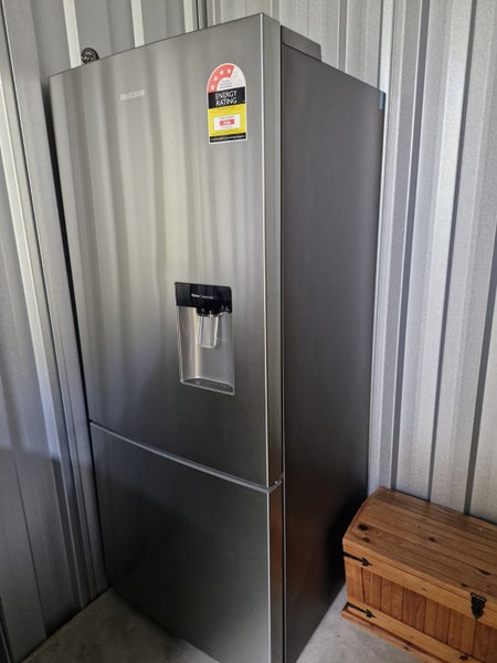 Samsung 424L fridge and freezer636124704535071120
