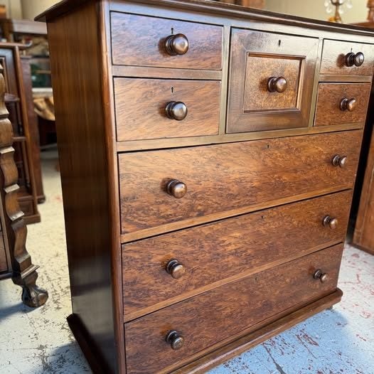 Quality Late 19th Century NZ Colonial Mottled Kauri Scotch Chest Carousel 2