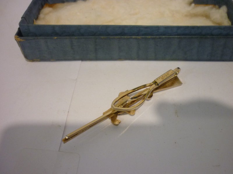 HUNTING THEME TIE PIN. RIFLE & DOG. Carousel 2