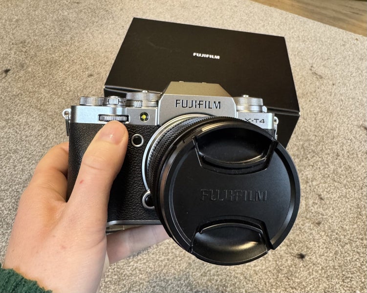 BRAND NEW Fujifilm X-T4 body + XF 18-55mm F2.8-4 R LM OIS lens636159051365131126