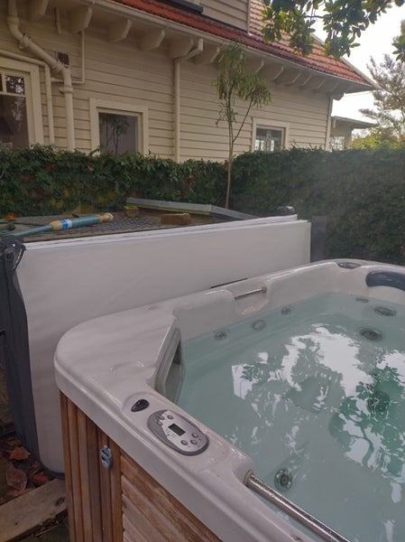 Spa Pool - 5 Person62998882899971111