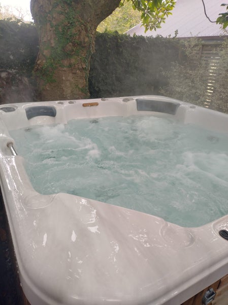 Spa Pool - 5 Person62998882899971112