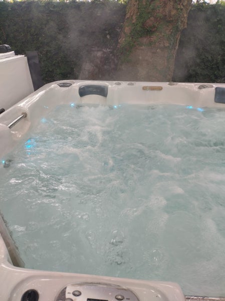 Spa Pool - 5 Person62998882899971113