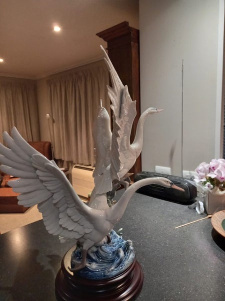LLADRO "Swans Take Flight" #591262934724094851111