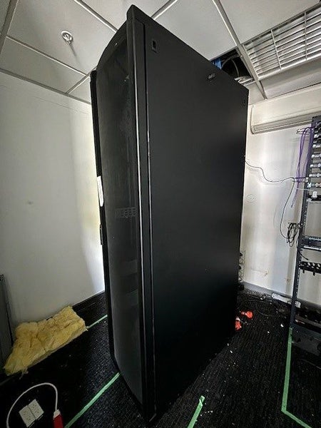 APC Server Rack Carousel 1