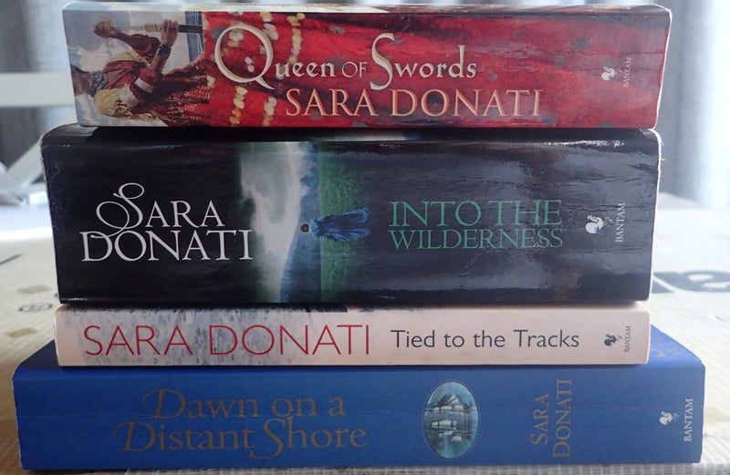 Sara Donati X 2 - FREIGHT INCLUDED Carousel 1
