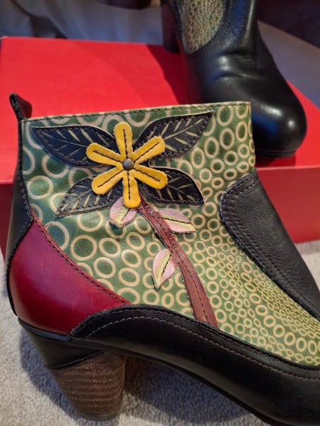 L'Artiste Dramatic Leather Ankle Boot size 4162930697728387111