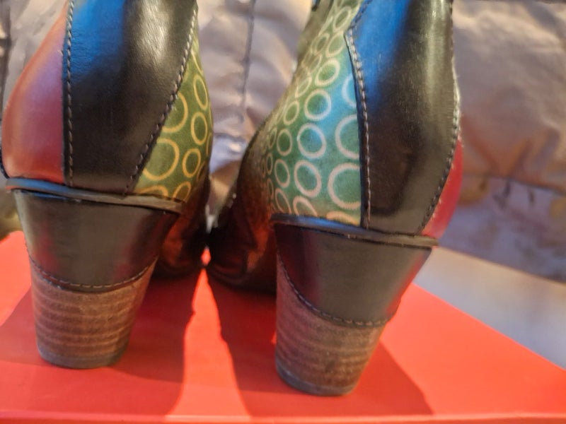L'Artiste Dramatic Leather Ankle Boot size 4162930697728387114