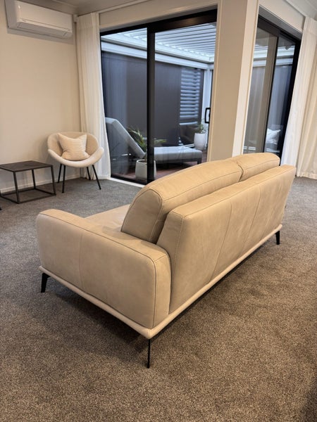 Leather sofa63001519006337111