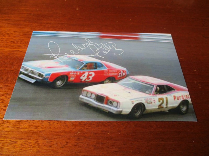 Richard Petty "NASCAR Champion" signed photo Carousel 1