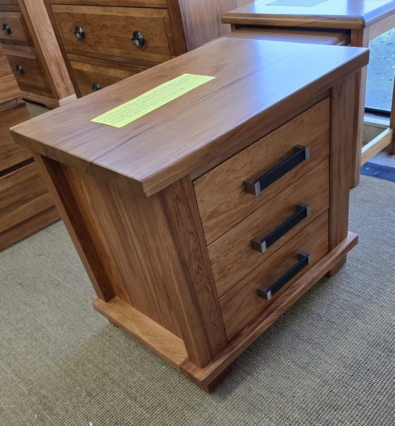 New Rimu Huntsman 3 Drawer Bedside cabinet629347247498251120