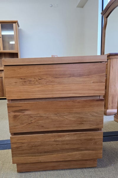 New Metro Rimu 3 Drawer bedside cab629307013233941113