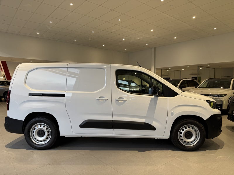 2025 Peugeot Partner Electric Utility Van62863272678145112