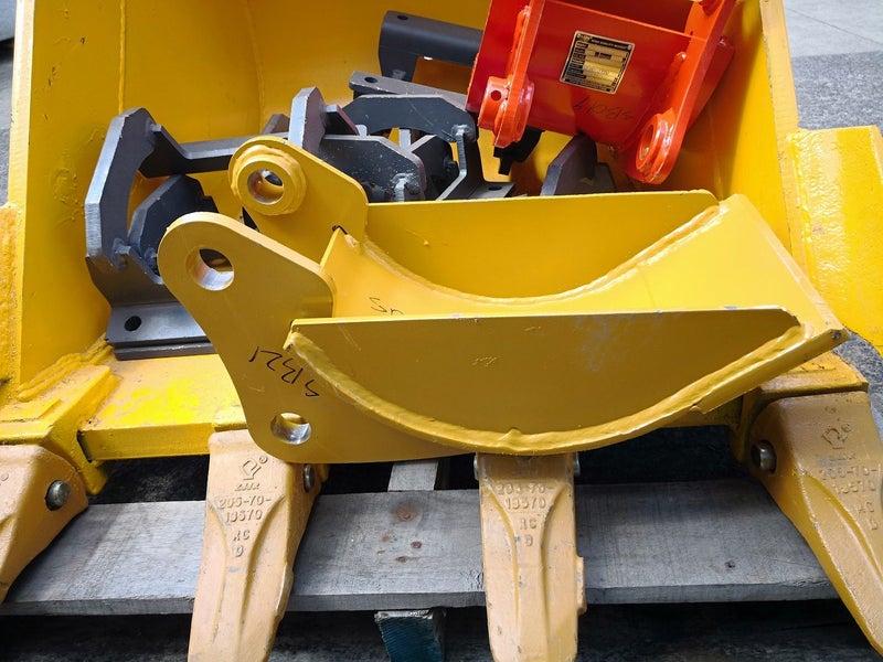 Digger Spade Bucket for CAT301.5 303.5 305 /EX20 EX25 30 EX60 EX120 in Auckland Carousel 2