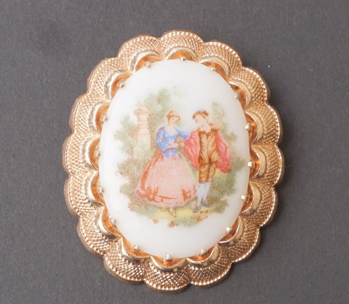 Large Cameo Porcelain Brooch - Fragonard Courting Couple Carousel 1