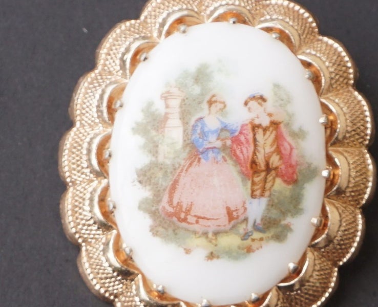Large Cameo Porcelain Brooch - Fragonard Courting Couple Carousel 4
