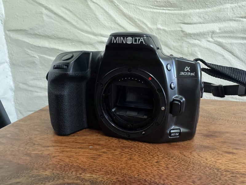 Minolta Dynax 500si 35mm SLR Camera - (aka Alpha 303si Super) - body only Carousel 1