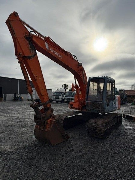 HITACHI EX120-3 EXCAVATOR Carousel 1