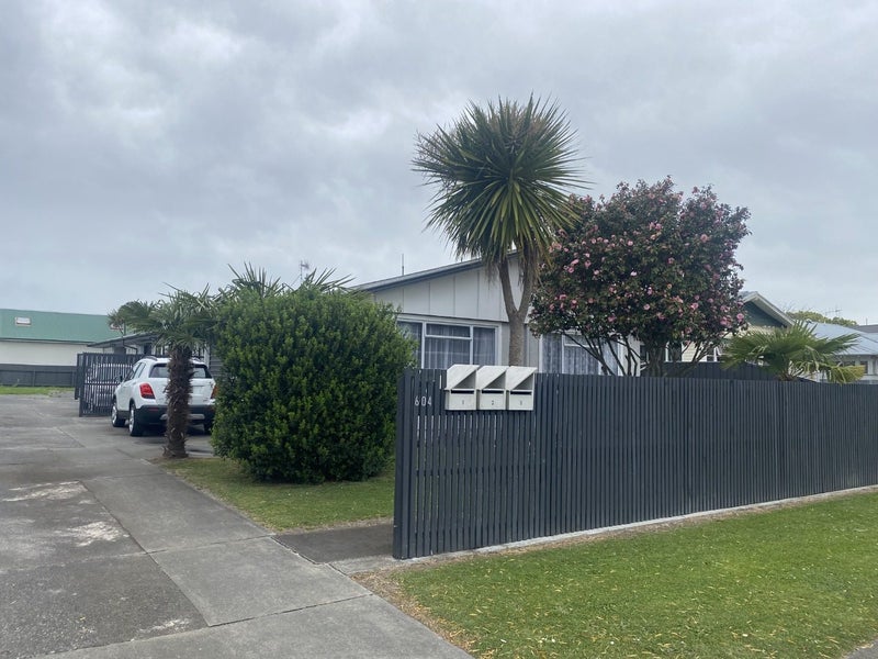 Image 1 of 7