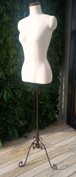 Female mannequin on metal stand Carousel 1