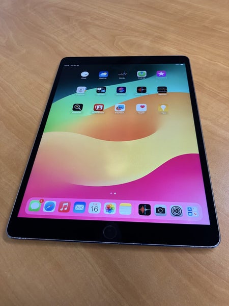 Apple iPad Pro 10.5" 256GB Space Grey Wifi Carousel 1