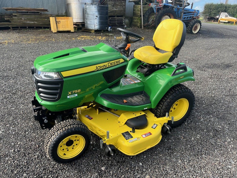 John Deere X758 Diesel with 60" high capacity cutting deck62935705292034117