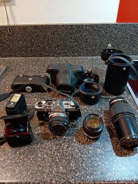 Olympus om-1 vintage camera +lensesetc. estate629296896640011129