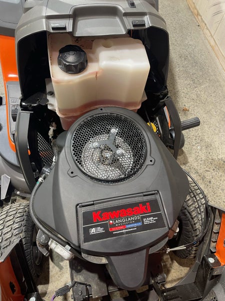 Husqvarna ride on catch/mulch mower almost new!62936674564867114