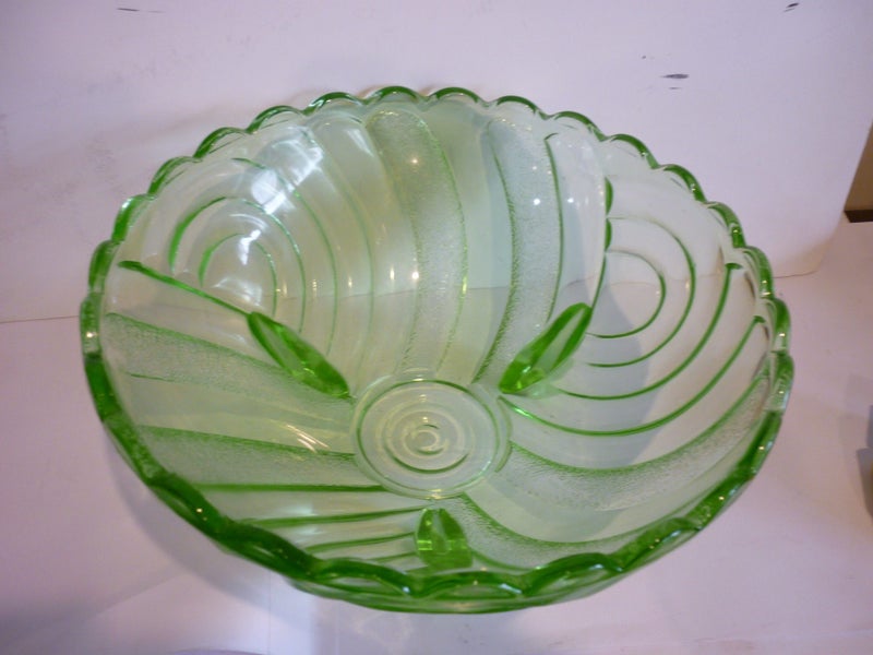URANIUM GREEN GLASS BOWL Carousel 2