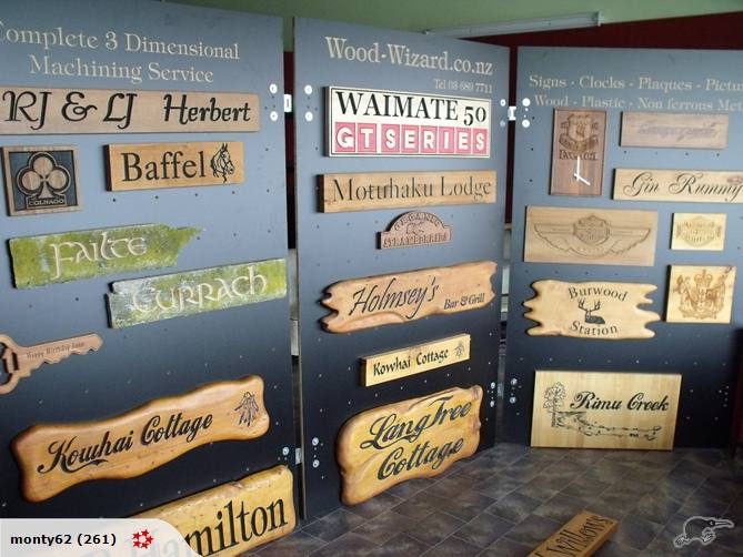 wooden signs / Plaques62940495100931112