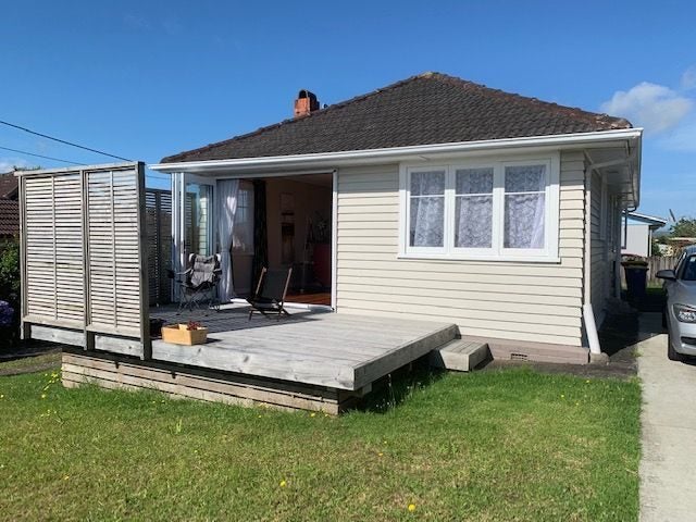 Image 1 of 6