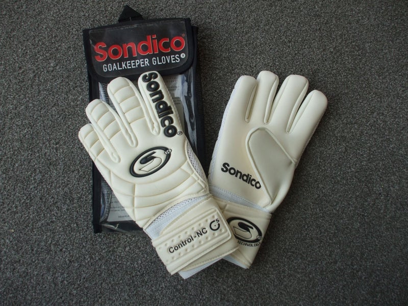 Sondico Control NC Goal Keeper Gloves Size 8, Brand New Carousel 1