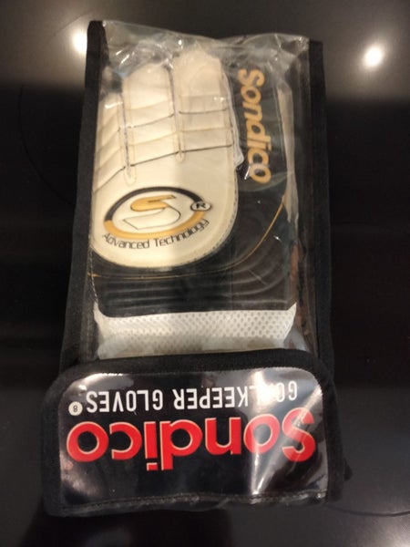 Sondico Control NC Goal Keeper Gloves Size 8, Brand New Carousel 2